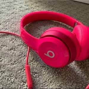 Beats pinks headphones.